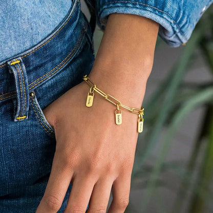 Bracelet Élegance Personnalisé - Gravez les Noms de Votre Famille | Offre Spéciale