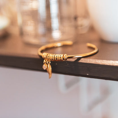 Bracelet Ailes d'Ange Personnalisable - Ma Famille - Gravure au Laser - Plaqué or | Préparez la Fête des Mères 🔥