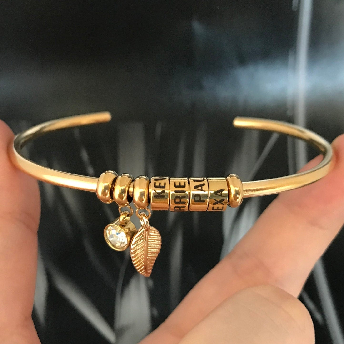 Bracelet Ailes d'Ange Personnalisable - Ma Famille - Gravure au Laser - Plaqué or | Préparez la Fête des Mères 🔥